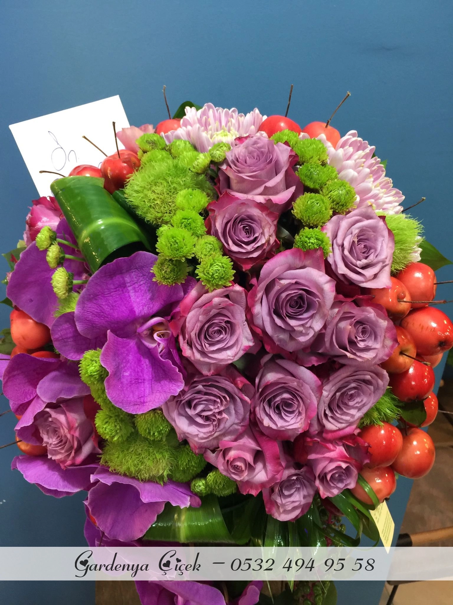 Cam Fanusta  Pembe Tonlarda Şık Arajman Çiçek