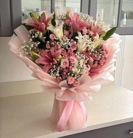 Pembe Ve Beyaz Lilyum Pembe Çardakgül Buket
