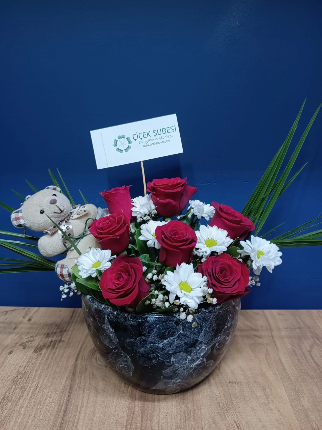 Seramik Saksıda 7Adet Kırmızı Gül Ve Ayıcık 7 Papaya